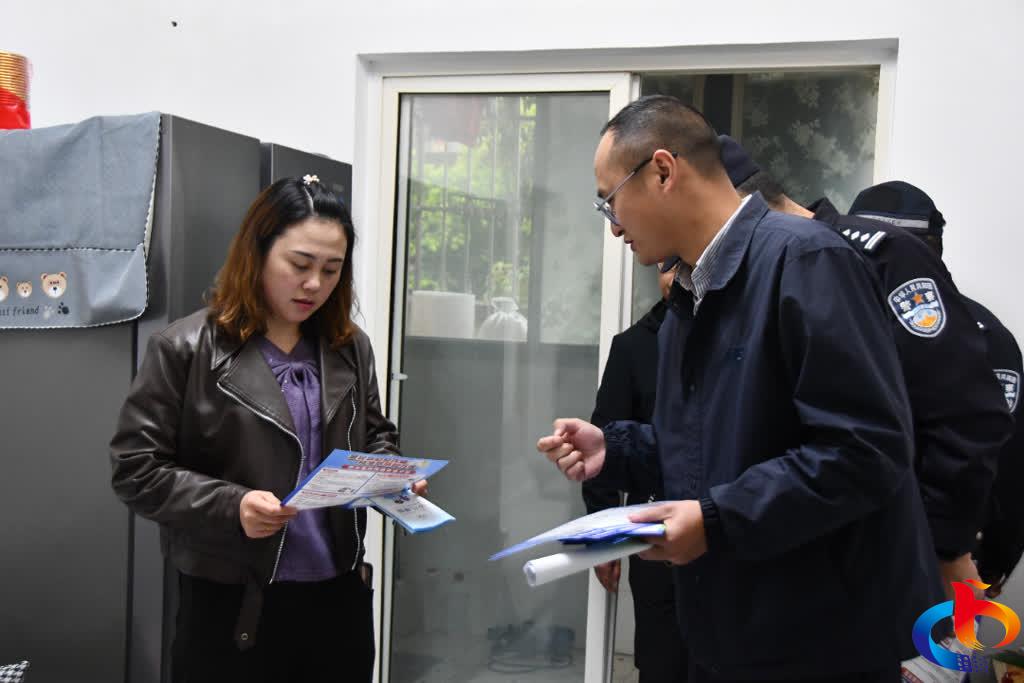 入户走访+科技赋能，凯江镇筑牢小区安全防线